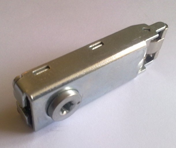 廣東八棱柱卡鎖，三卡鎖，弧形鎖，扁鋁鎖等八棱柱配件