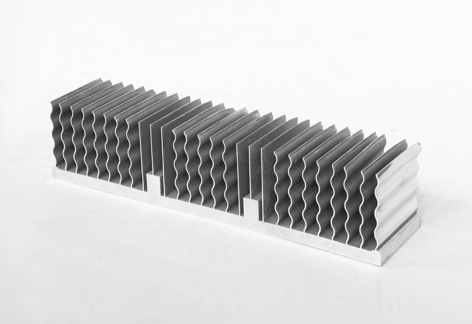 興發(fā)6063鋁型材通訊設(shè)備散熱器