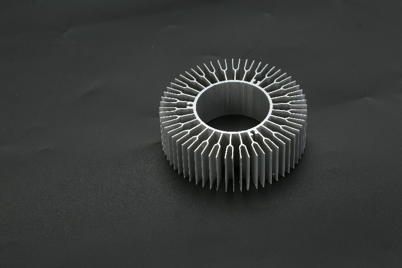 廠家直銷鋁型材太陽花散熱器